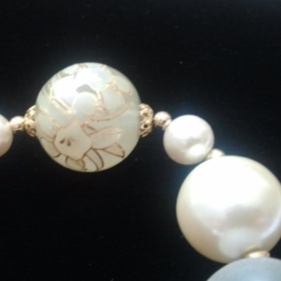 1980's Cream and gold tone Made in Japan necklace - Picture 2 of 4